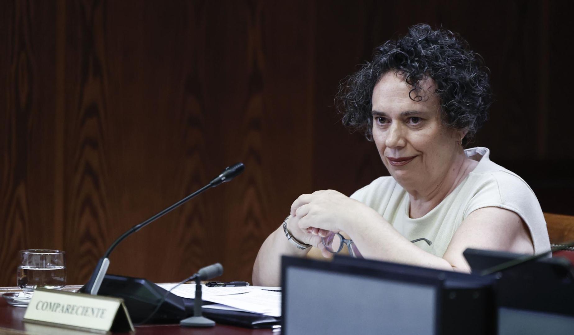 La secretaria del expresidente del Gobierno José Luis Rodríguez Zapatero, Gertrudis Alcázar, al inicio de su comparecencia en la comisión de investigación del Senado sobre la gestión de la Sociedad Estatal de Participaciones Industriales (SEPI) este lunes.