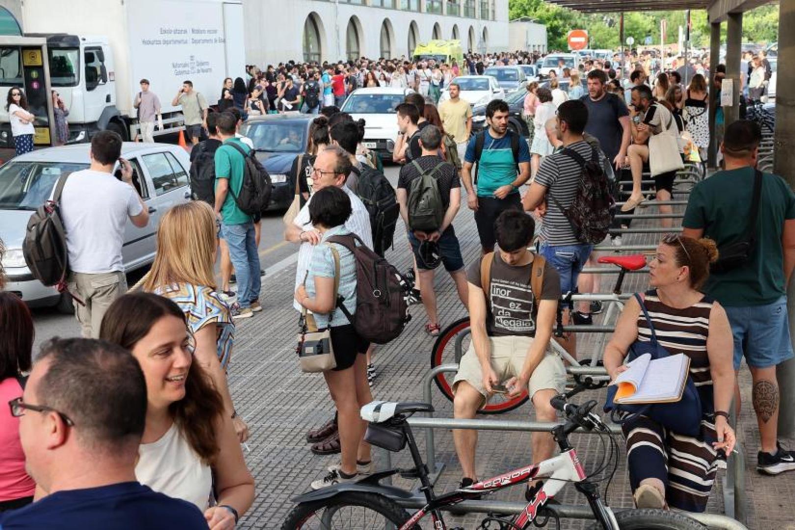 Aspirantes a las oposiciones de profesores de Secundaria, en junio de 2025, en la UPNA de Pamplona.