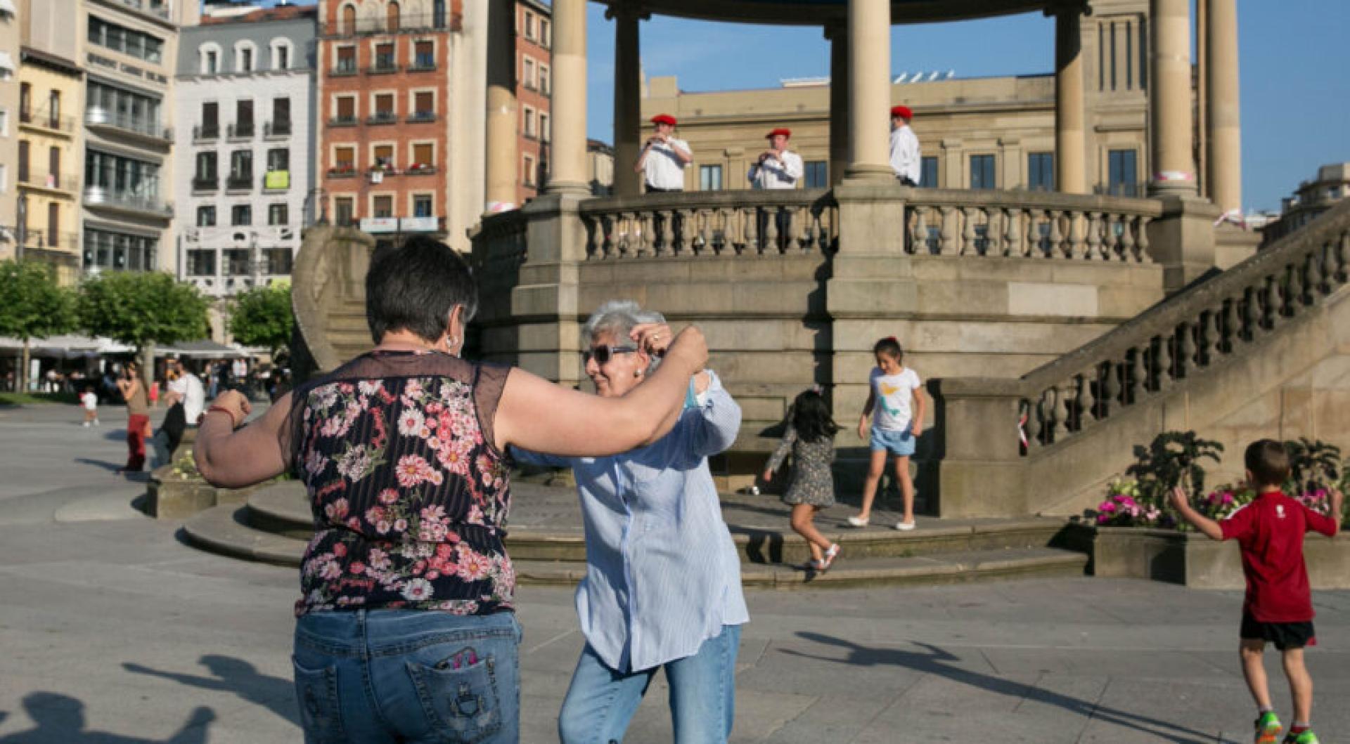 Bailables esta tarde en la Plaza del Castillo.