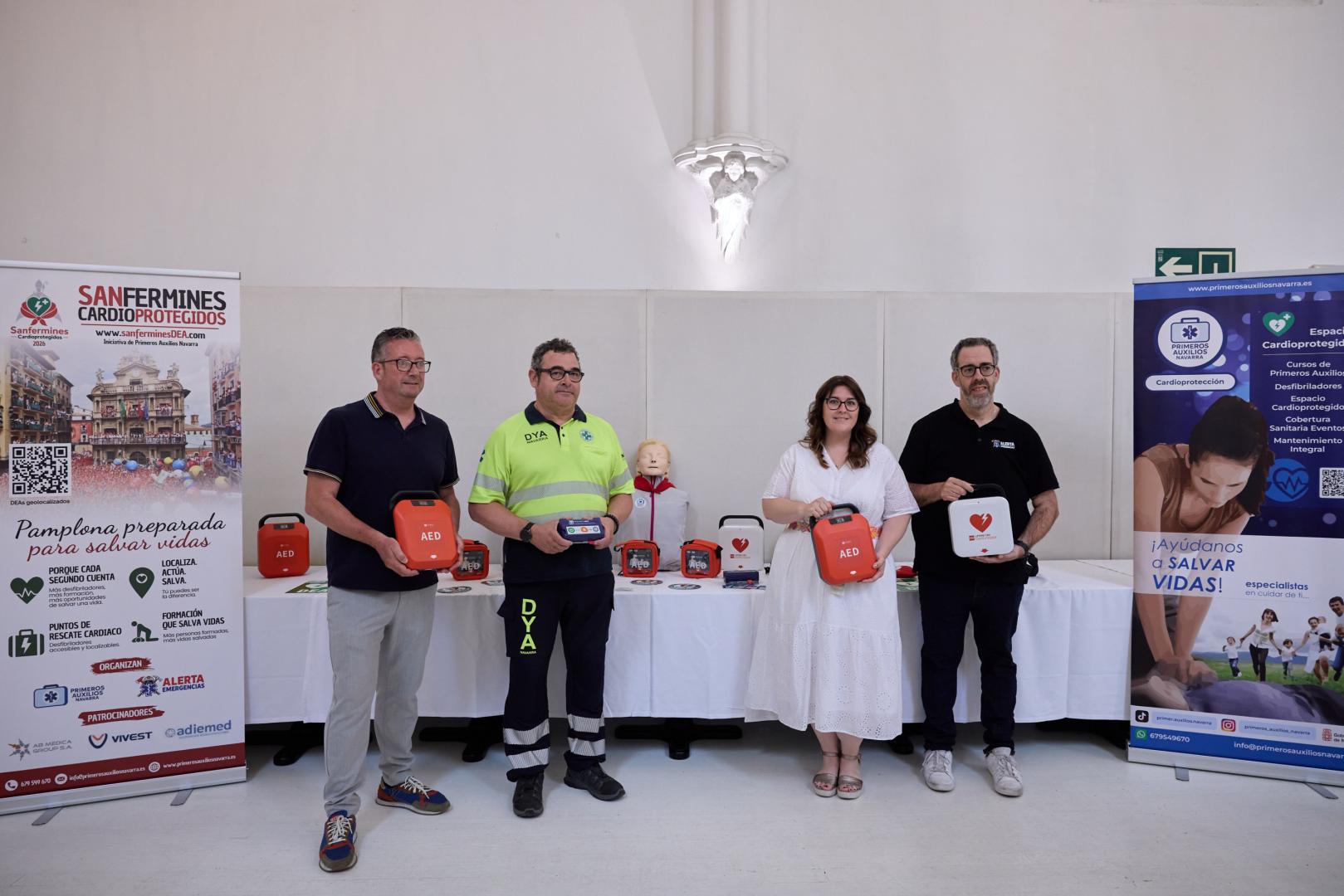 De izda. a dcha.; Patxi Bueno Pérez (Primeros Auxilios Navarra), Peio Jiménez Díaz (DYA Navarra), Saioa Villar Sola (Hotel Pamplona Catedral) y Carlos Díaz Robredo (Alerta Emergencias), ayer en la presentación.