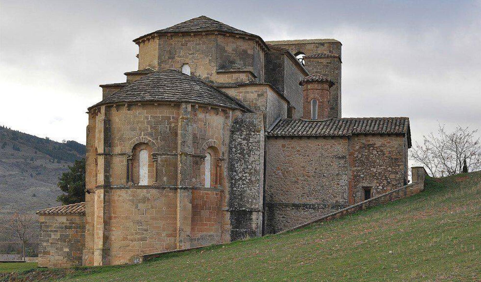 Exterior del monasterio de Azuelo.