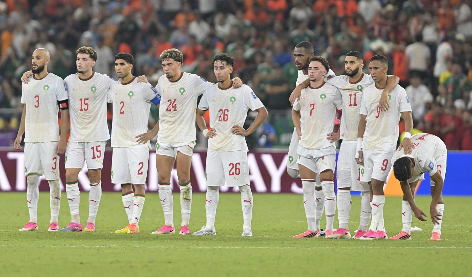 Jugadores de Marruecos concentrados durante la tanda de penaltis en el partido de los dieciseisavos de final del Mundial de la FIFA 2026 contra Países Bajos