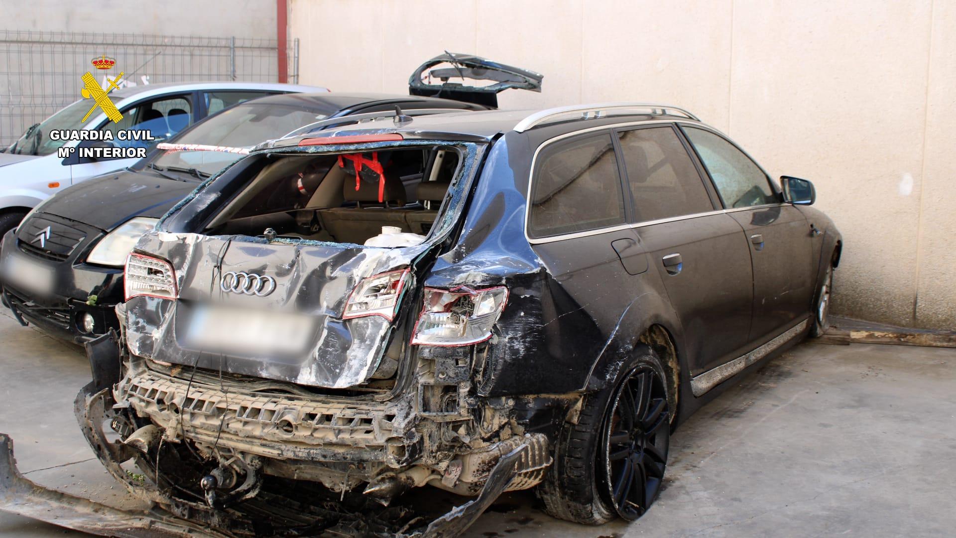 Vídeo de la detención del autor de cuatro robos de cable de cobre tras estrellar su coche en una rotonda