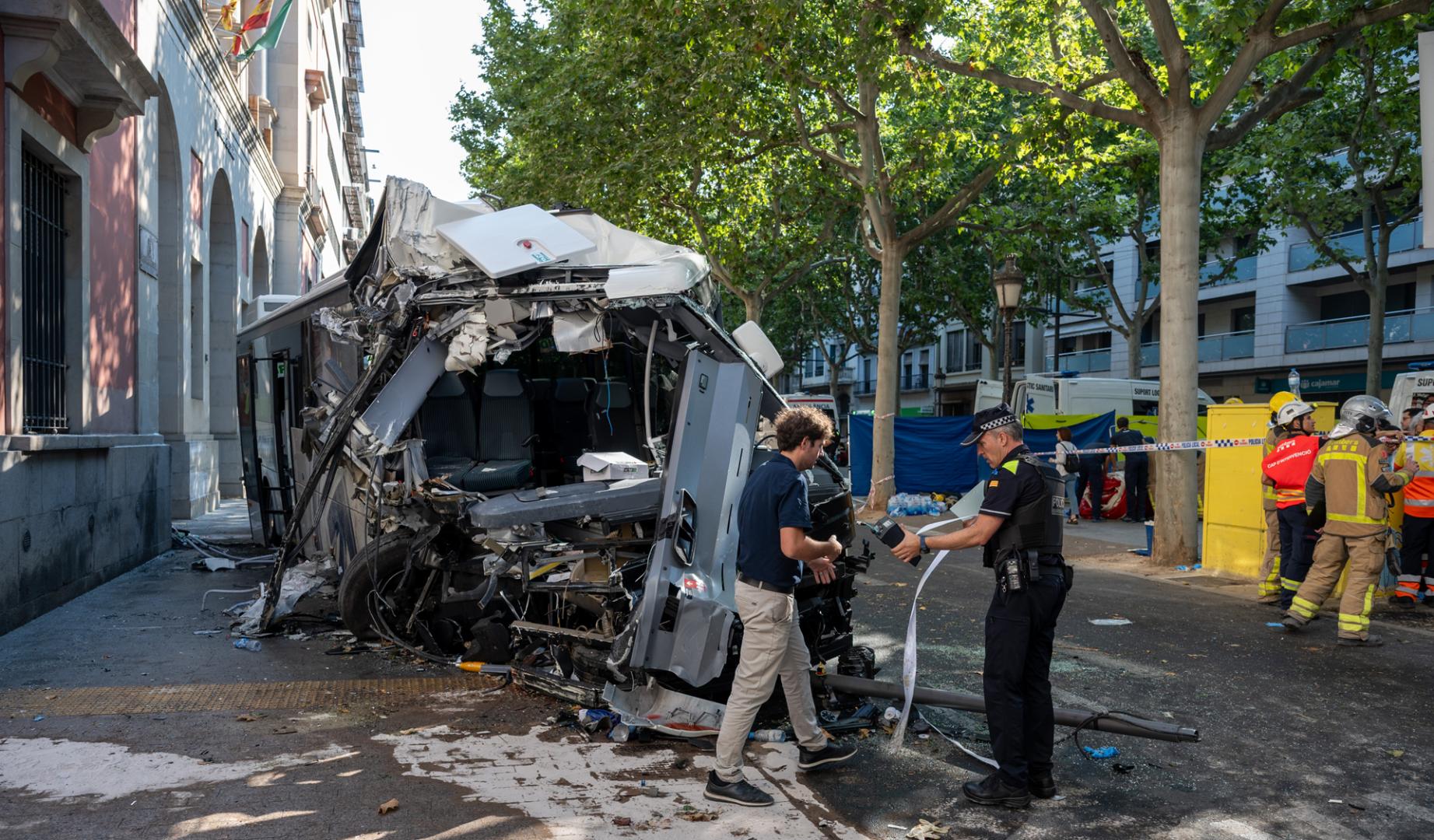 Una cuarentena de heridos, cuatro críticos, en el accidente de un autocar en Lleida