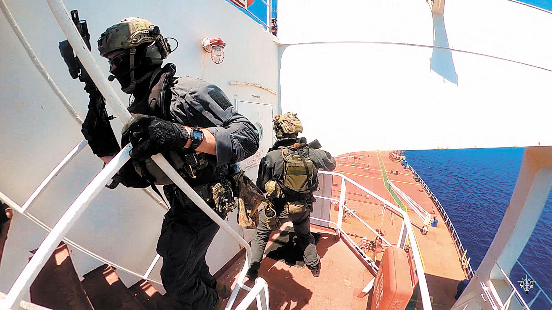 Militares franceses toman el control de un petrolero clandestino cargado de crudo procedente de Primorsk