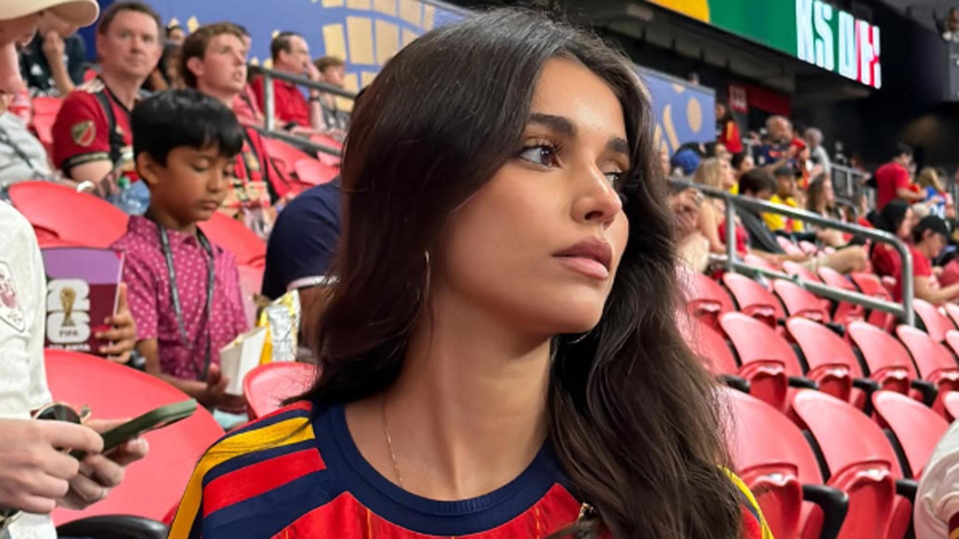 Inés Garcia, novia de Lamine Yamal, en una foto publicada en su perfil de Instagram viendo en el campo uno de los partidos de la selección española en el Mundial de Fútbol