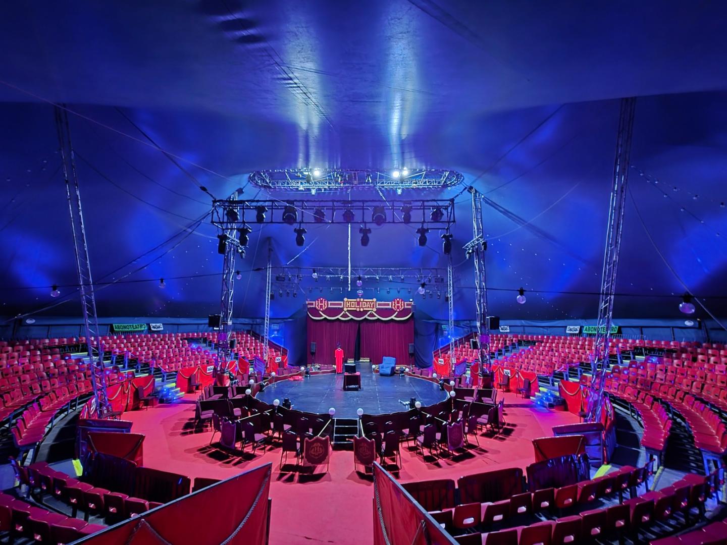 La carpa de Gran Circo Holiday
