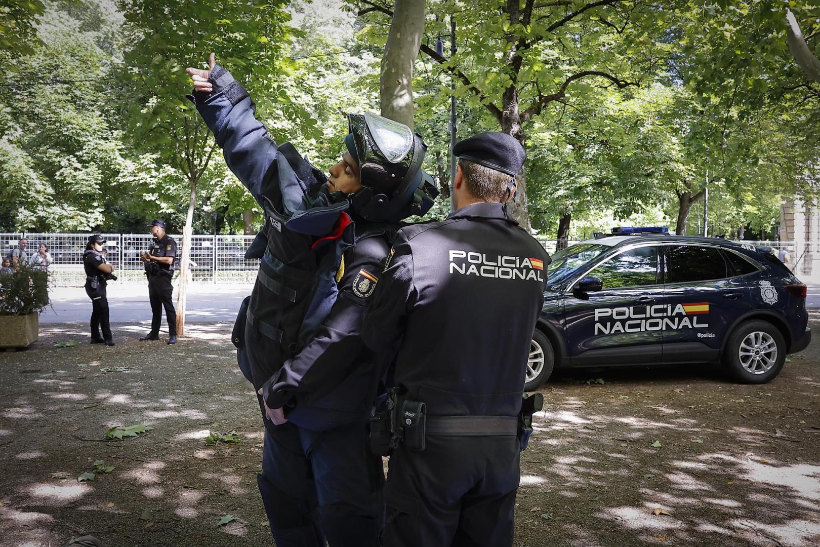 Fotos de la demostración del equipo Tedax-NRBQ de la Policía Nacional de Navarra, preparado para los Sanfermines