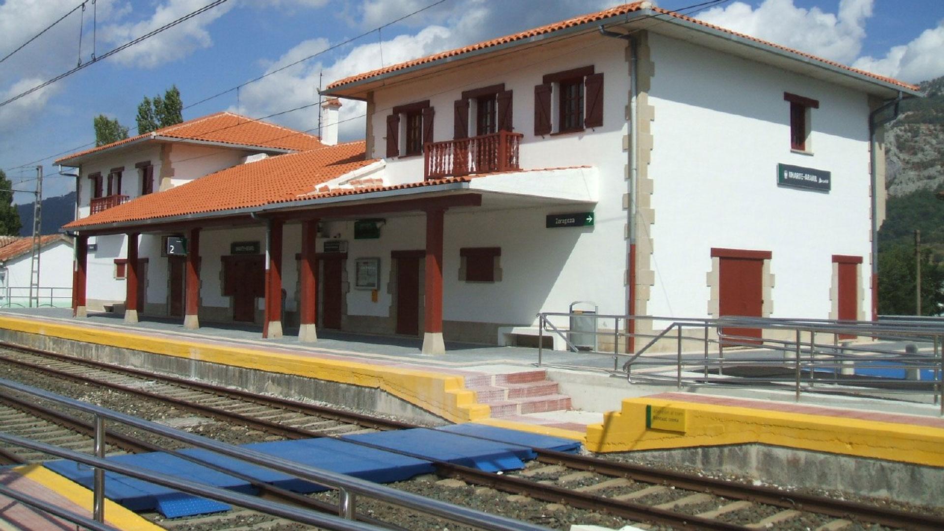 Estación de Uharte Arakil en el tramo Pamplona-Alsasua