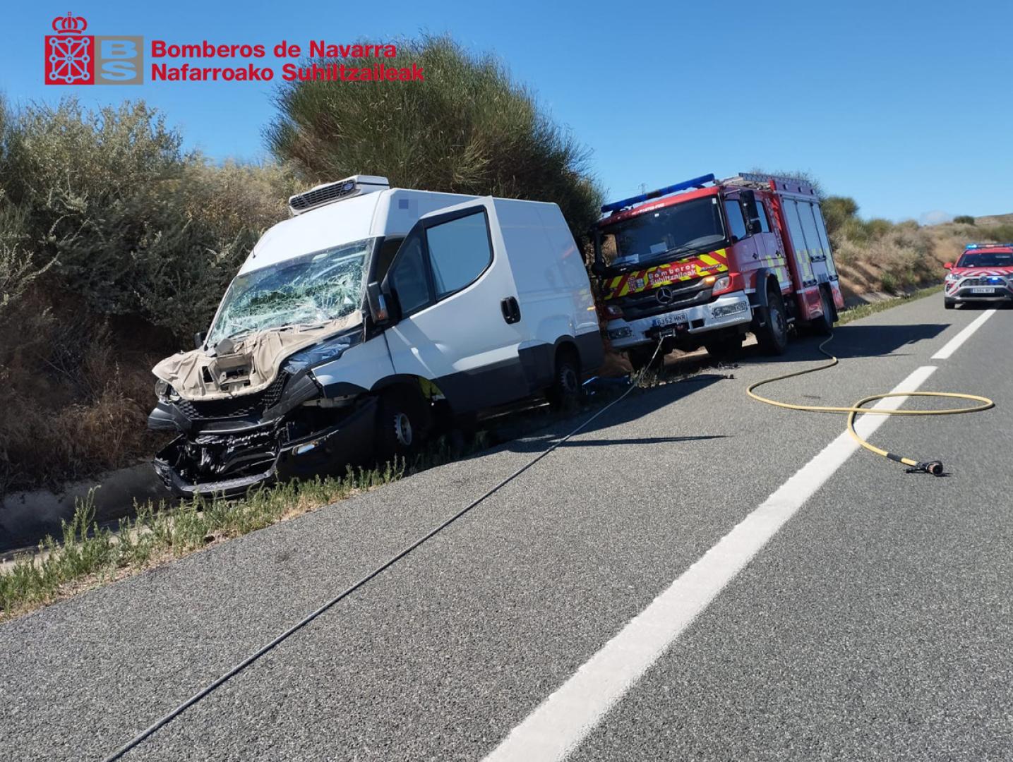 Estado en el que ha quedado la furgoneta tras colisionar con un camión