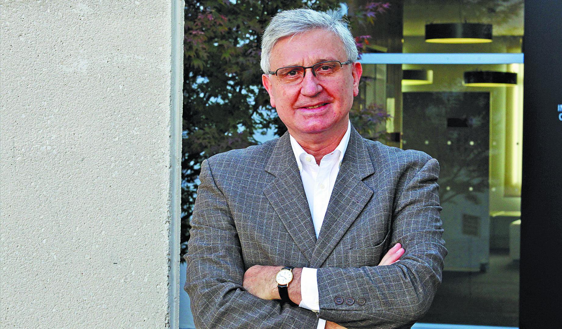 El psiquiatra Fernando Sarráis es profesor en la Facultad de Psicología de la Universidad de Navarra y ha sido consultor clínico en la Clínica Universidad de Navarra