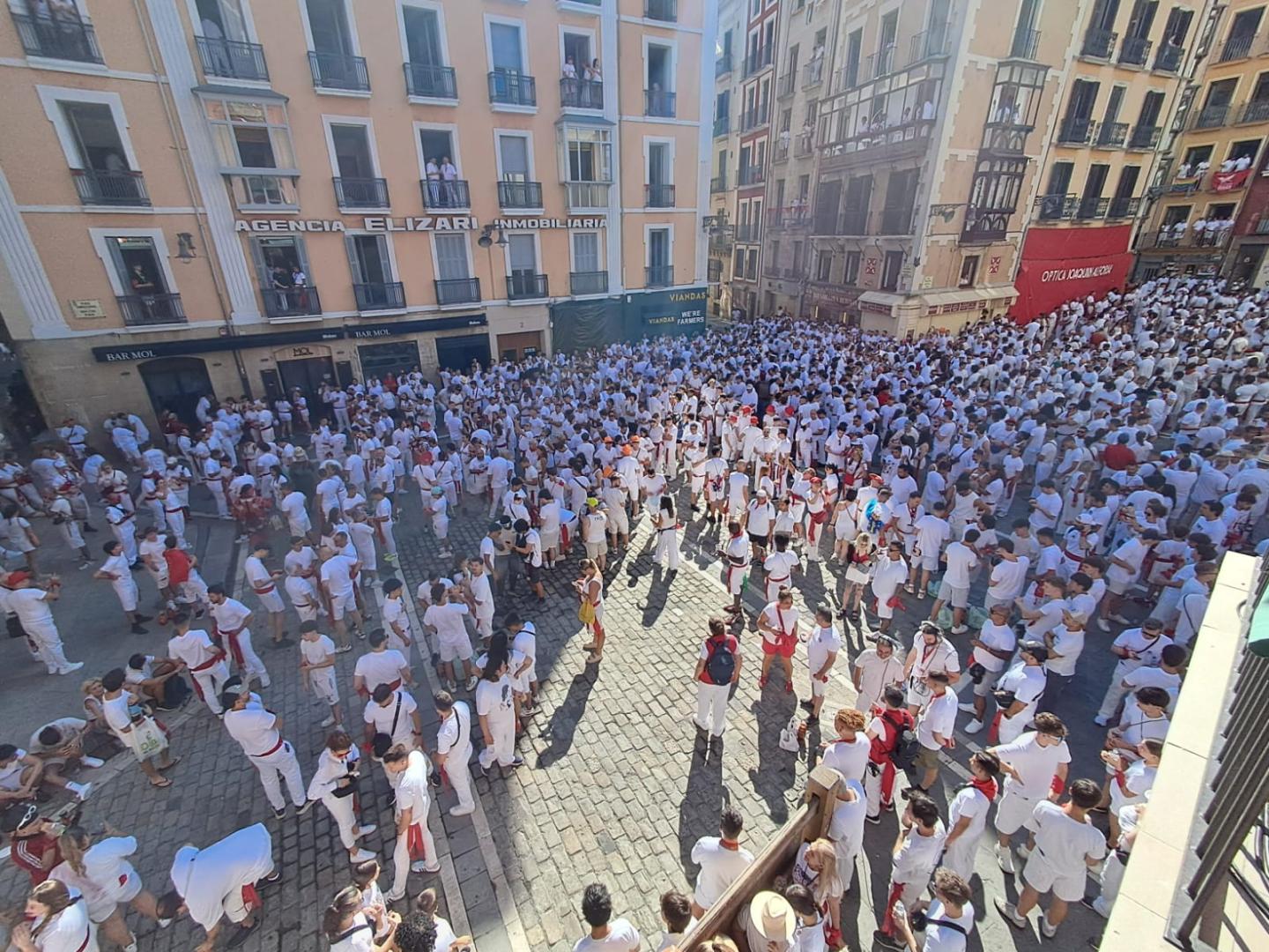 Plaza Consistorial a las diez de la mañana.