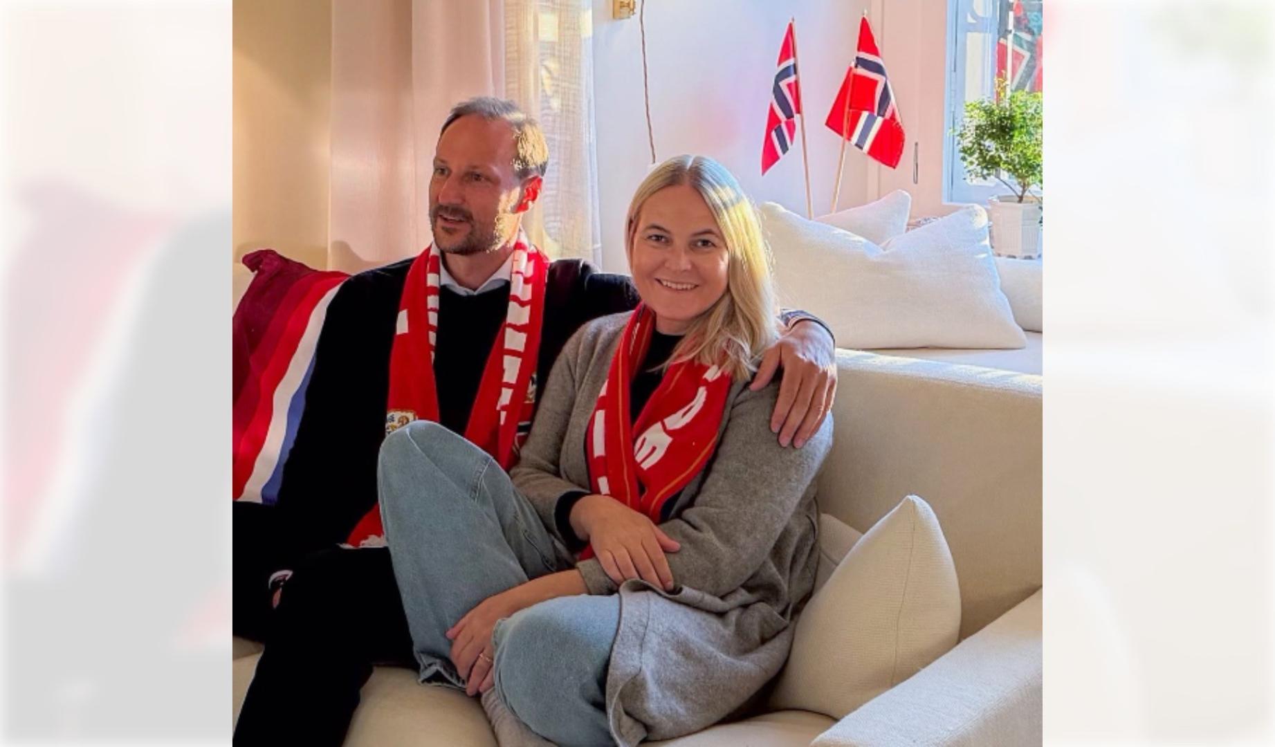 Haakon y Mette Marit, en una fotografía difundida por la Casa Real noruega