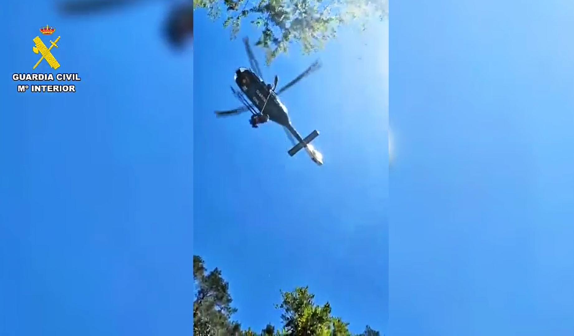 El GREIM de Boltaña completó el rescate del herido, de 39 años, que presentaba una posible luxación de hombro tras precipitarse desde unos 7 metros