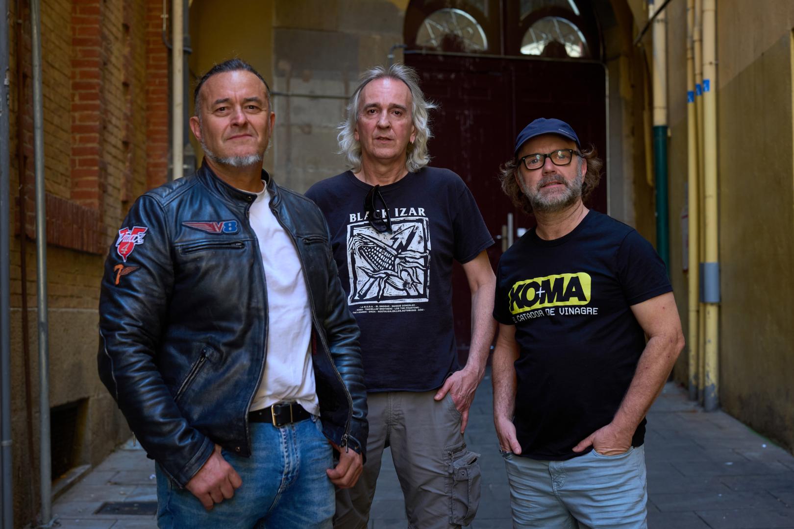 Brigi Duque, Juan Karlos Aizpún y Rafa Redín, fotografiados en la belena del Iruña de la Plaza del Castillo.