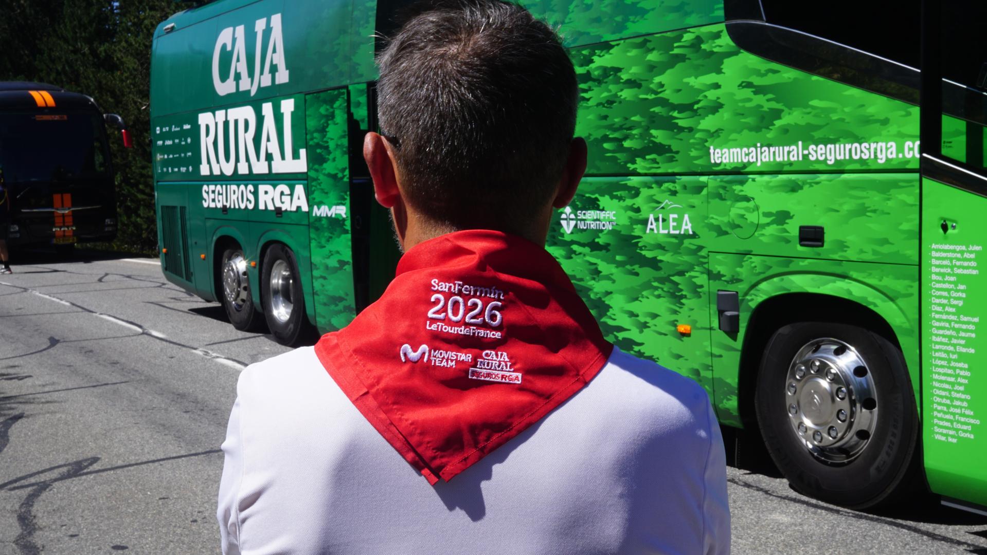 Este es el pañuelico que portarán corredores y staff del Movistar y Caja rural en la etapa del 7 de julio.