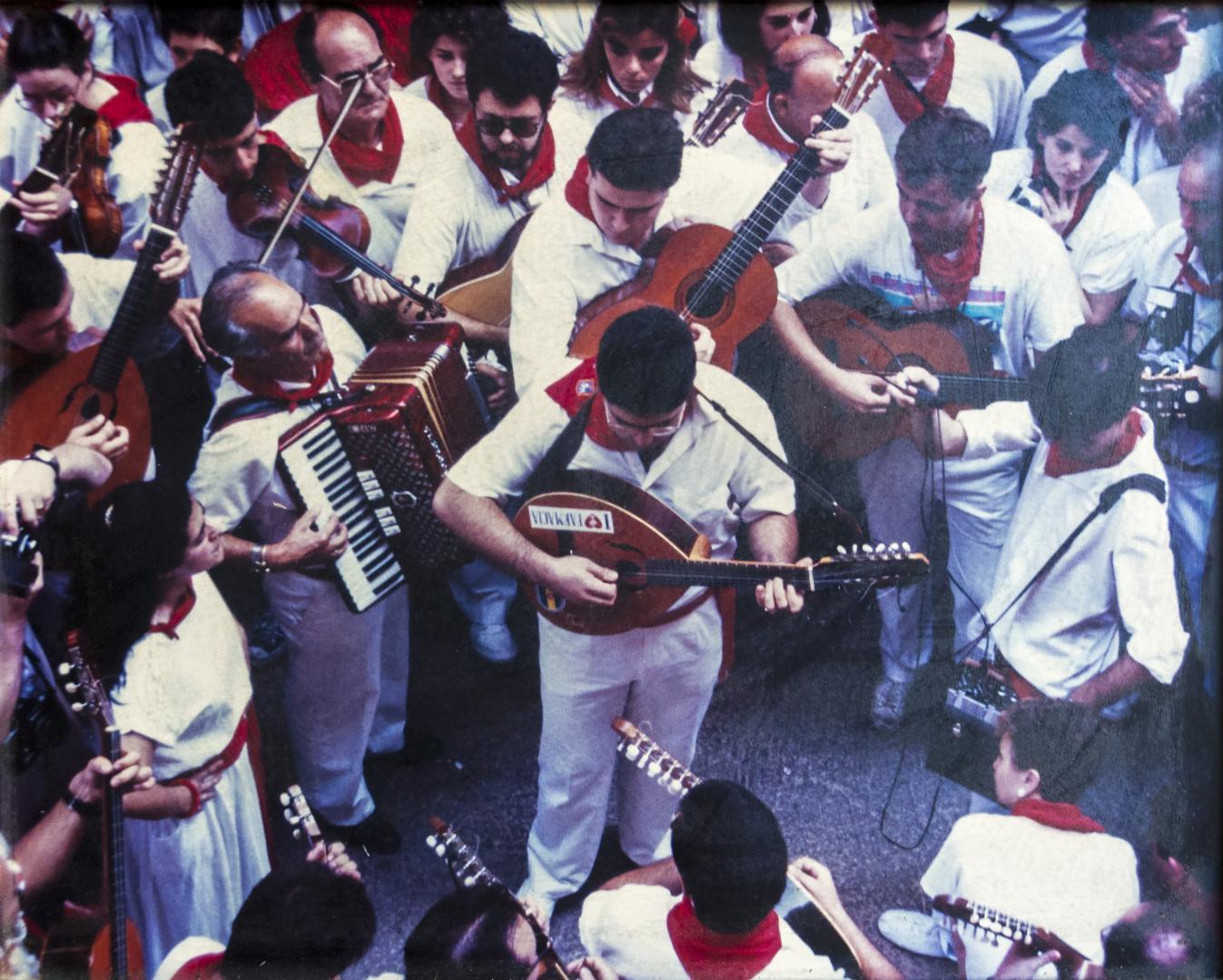 Merche Bretos Noáin (abajo a la izda.) en 1982.