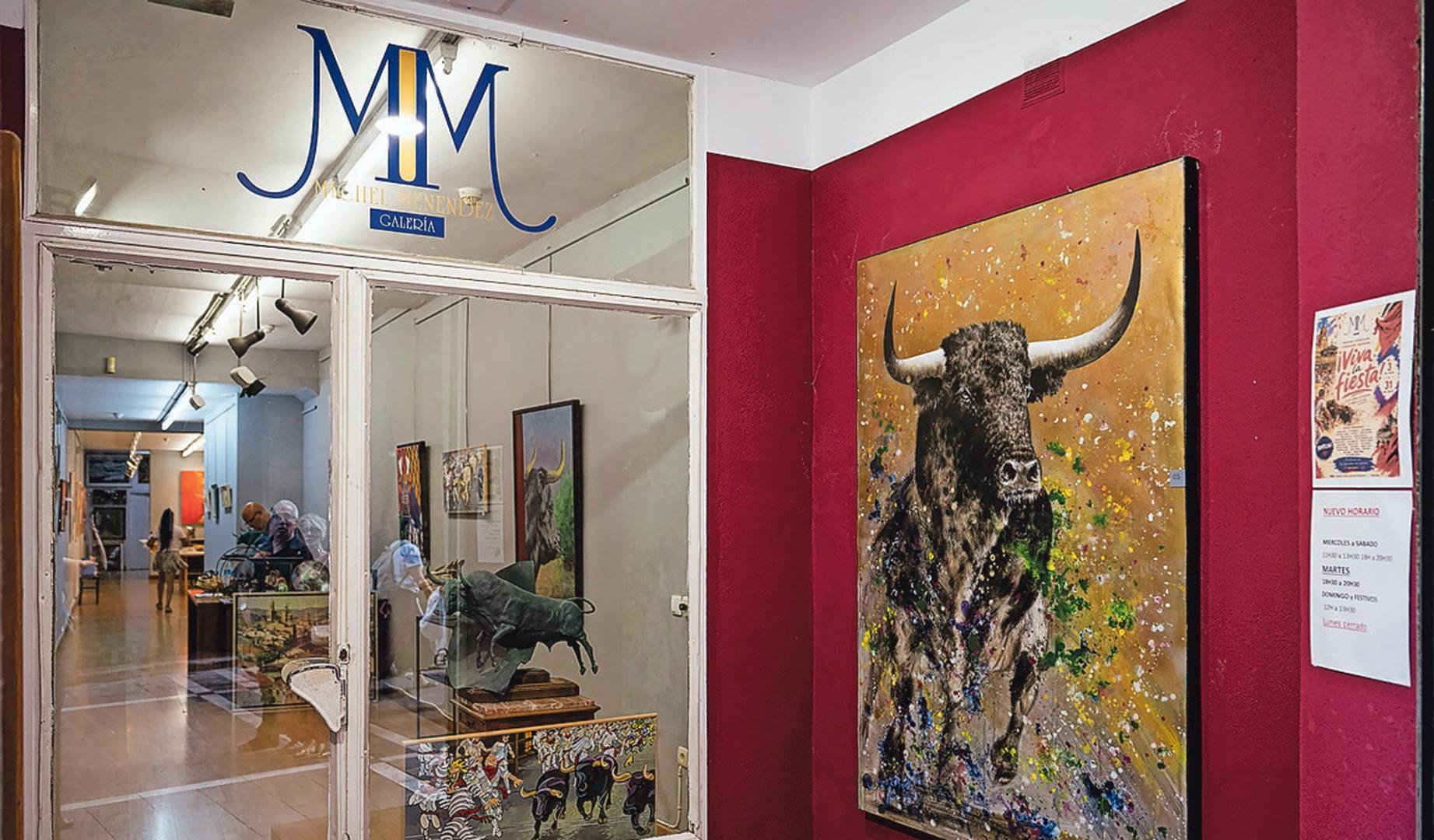 Le Parisien, lienzo de Toro Tribal pintado en París, en la entrada de la galería