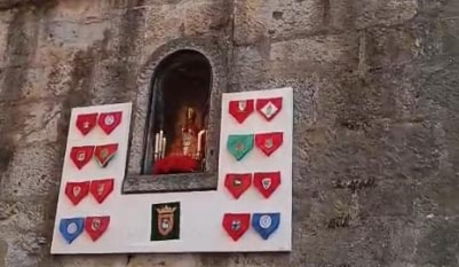 Primeros aplausos y vivas a San Fermín.