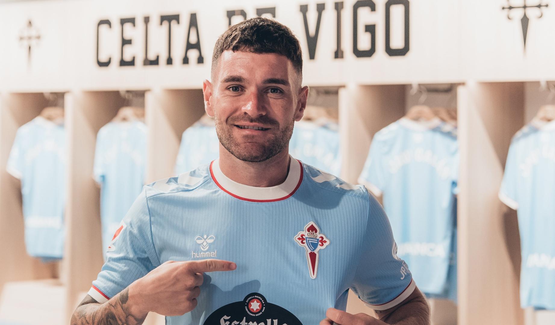 Javi Galán firma su contrato con el Celta tras superar reconocimiento médico