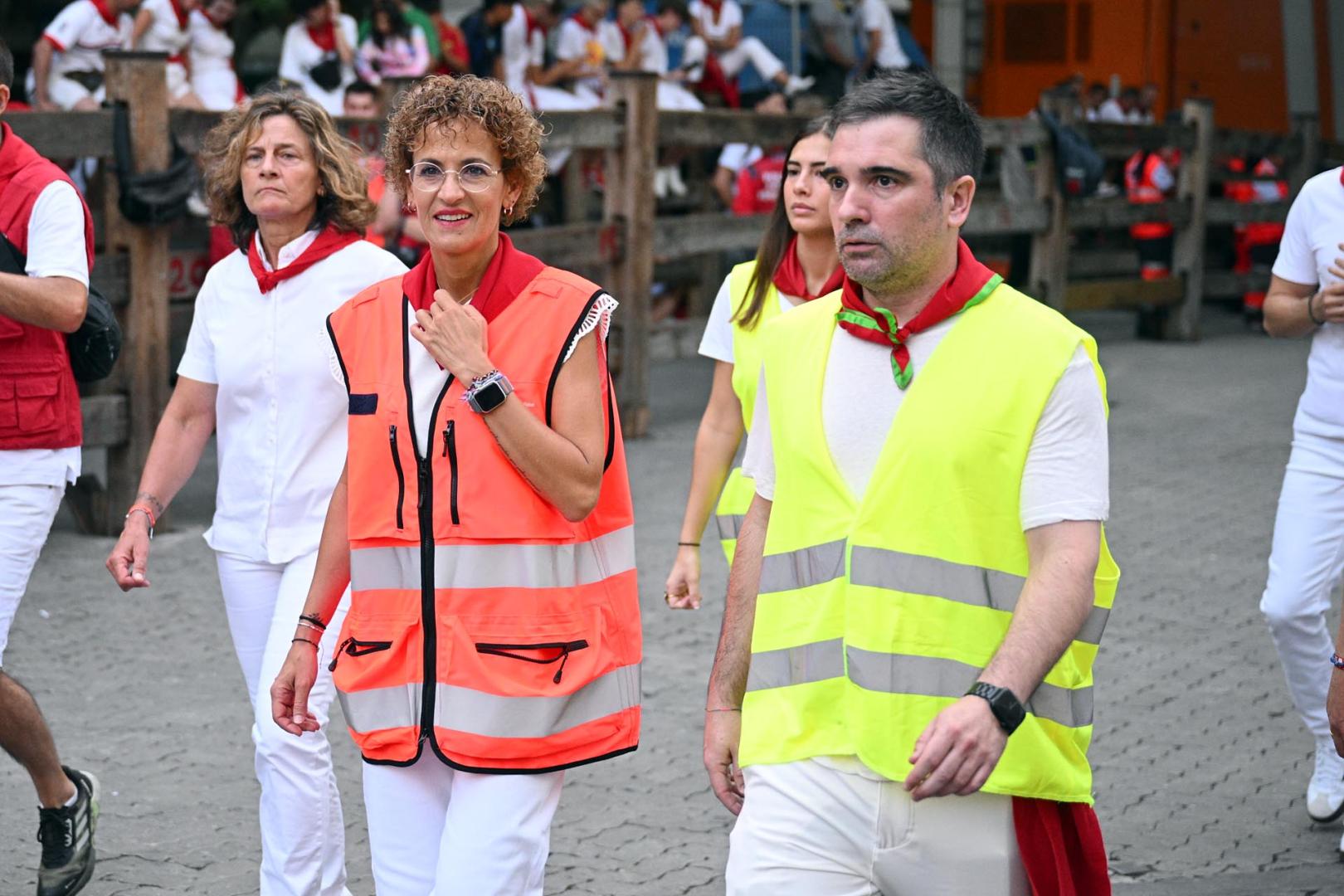 La presidenta de Navarra, María Chivite, antes de comenzar el segundo encierro de San Fermín 2026.