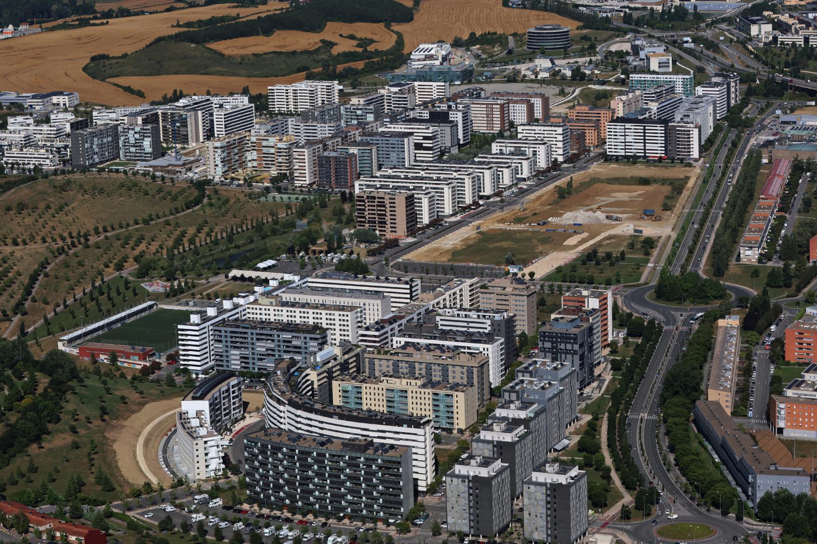*A: JOSE CARLOS CORDOVILLA *F: 08-07-2025 *P: *L: PAMPLONA *T: VISTA AEREA DE ERRIPAGAÑA. VUELO HELICOPTERO DE LA POLICIA NACIONAL. [Original: DDN_23-09-2025_20h05m_0139.jpg] //DDN//Vista aérea de parte de Erripagaña. JOSÉ CARLOS CORDOVILLA