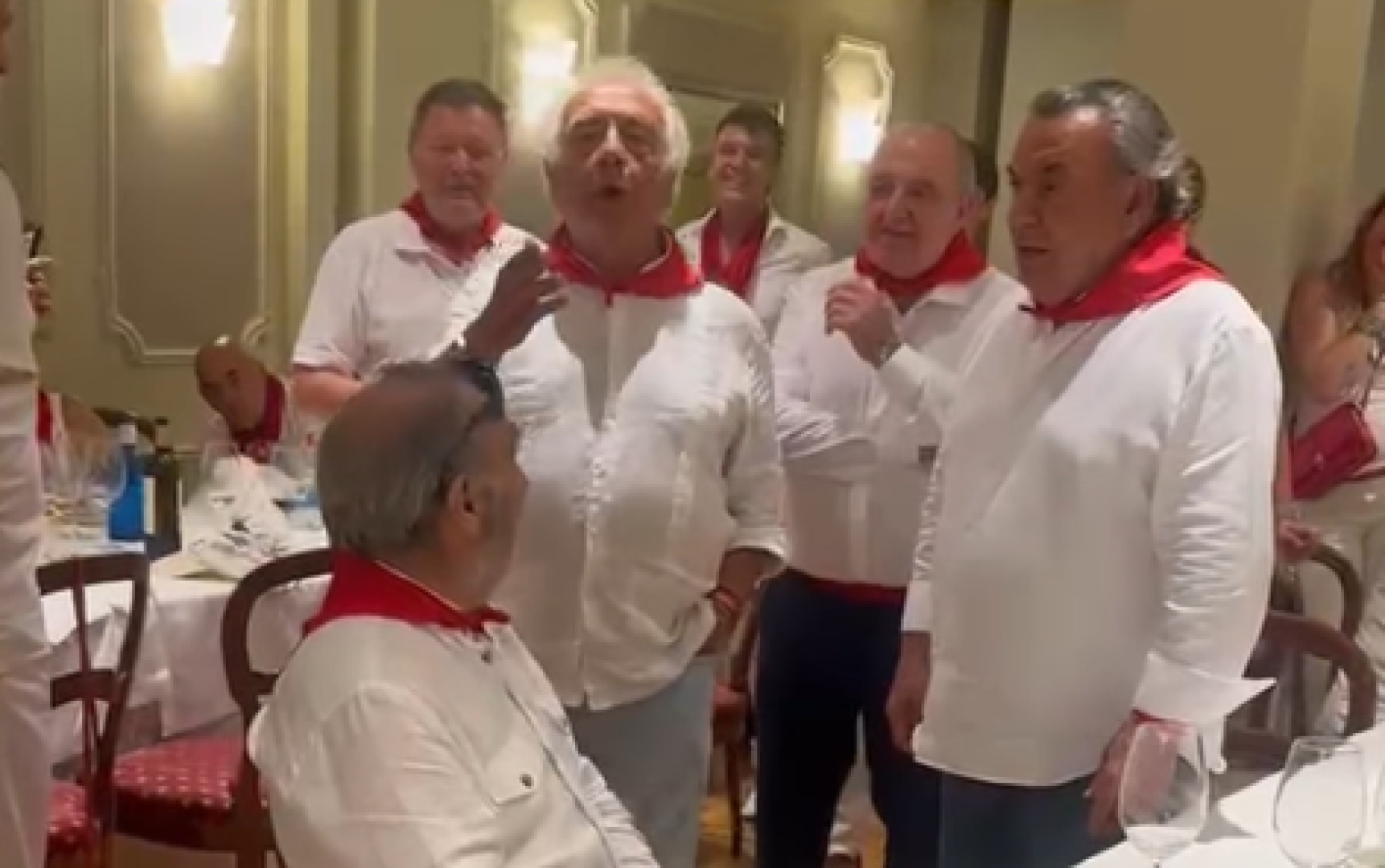 Los del Río cantan al ganadero de Fuente Ymbro en el restaurante Alhambra de Pamplona