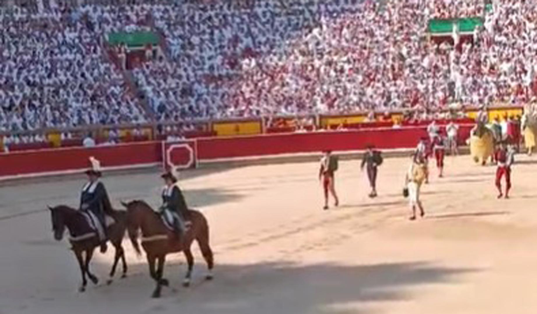 Va a comenzar la corrida de Cebada Gago