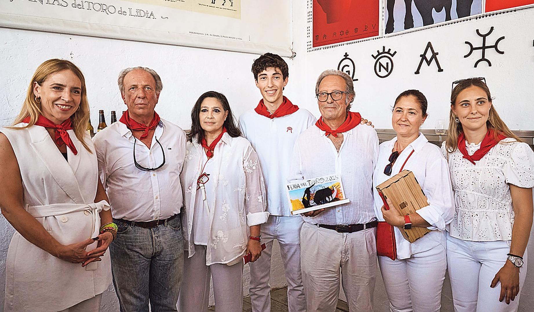 La presidenta de la diputación de Cádiz, Almudena Martínez Junco, José García Cebada, Mariola Gómez Cortes, Jaime y Salvador García Cebada, Alicia Rudiez y Micaela García Cebada