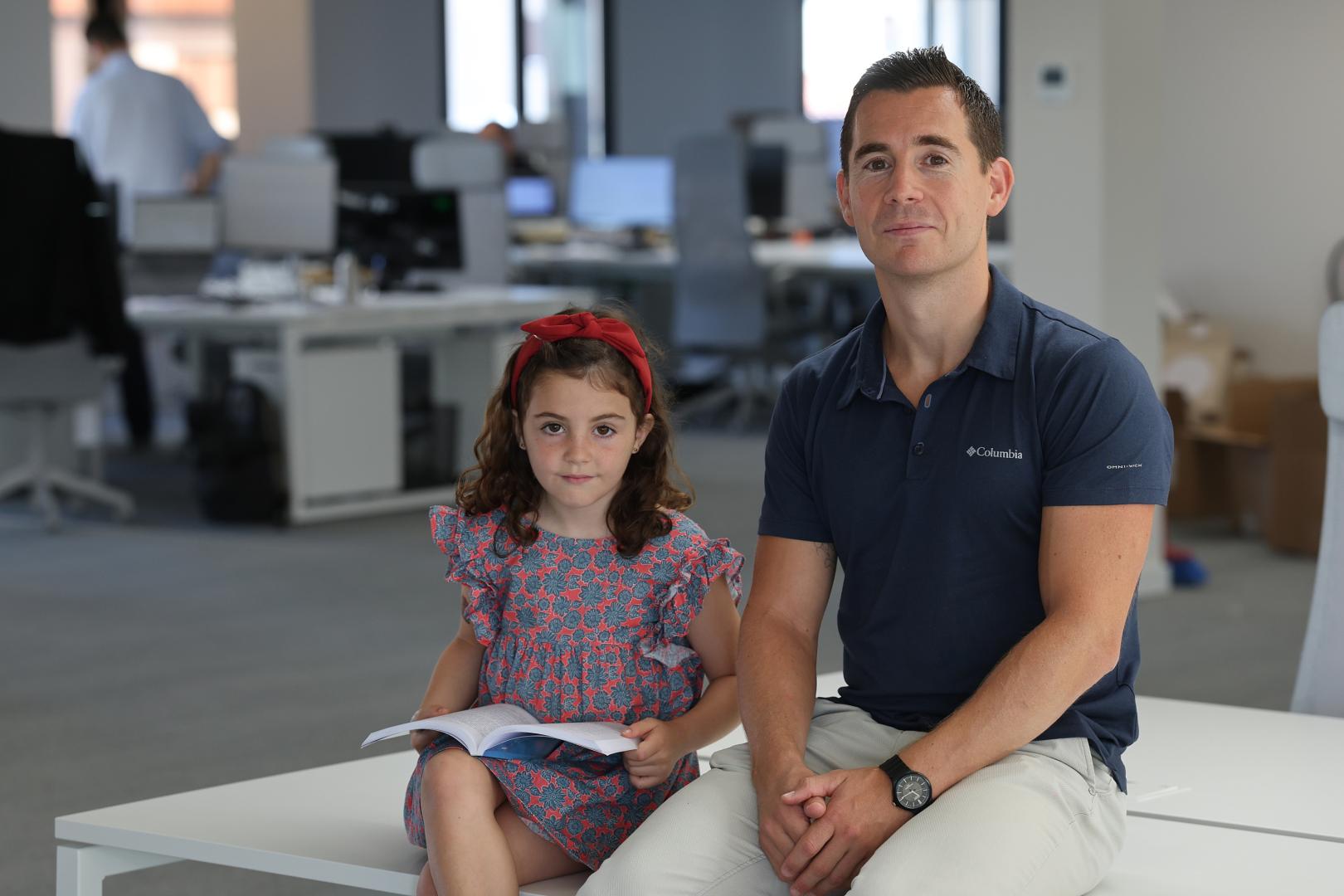 MIguel Turullols, con su hija Mar.