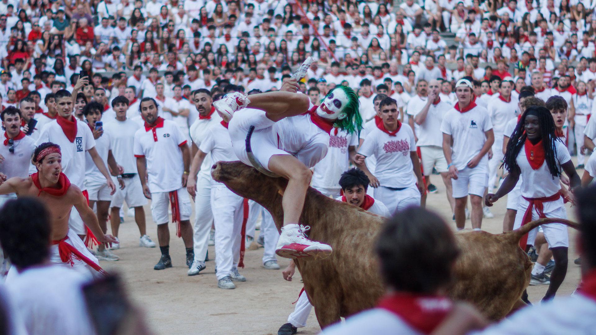 Fotos del 'Joker' en el tercer encierro de San Fermín 2026 y en las vaquillas de la plaza de toros