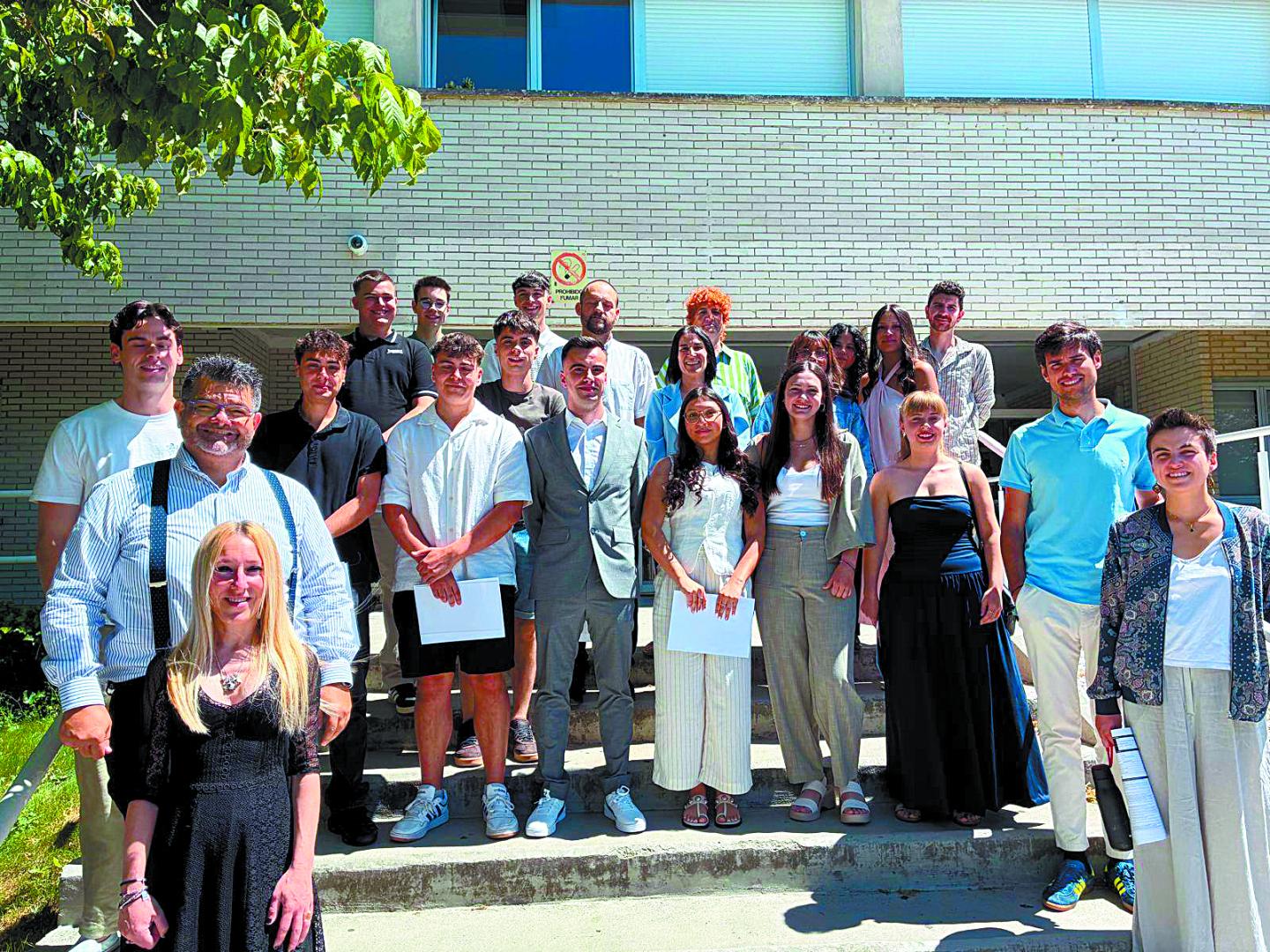 Los 16 alumnos que se graduaron del ciclo de Técnico Superior en productos farmacéuticos, biotecnológicos y afines