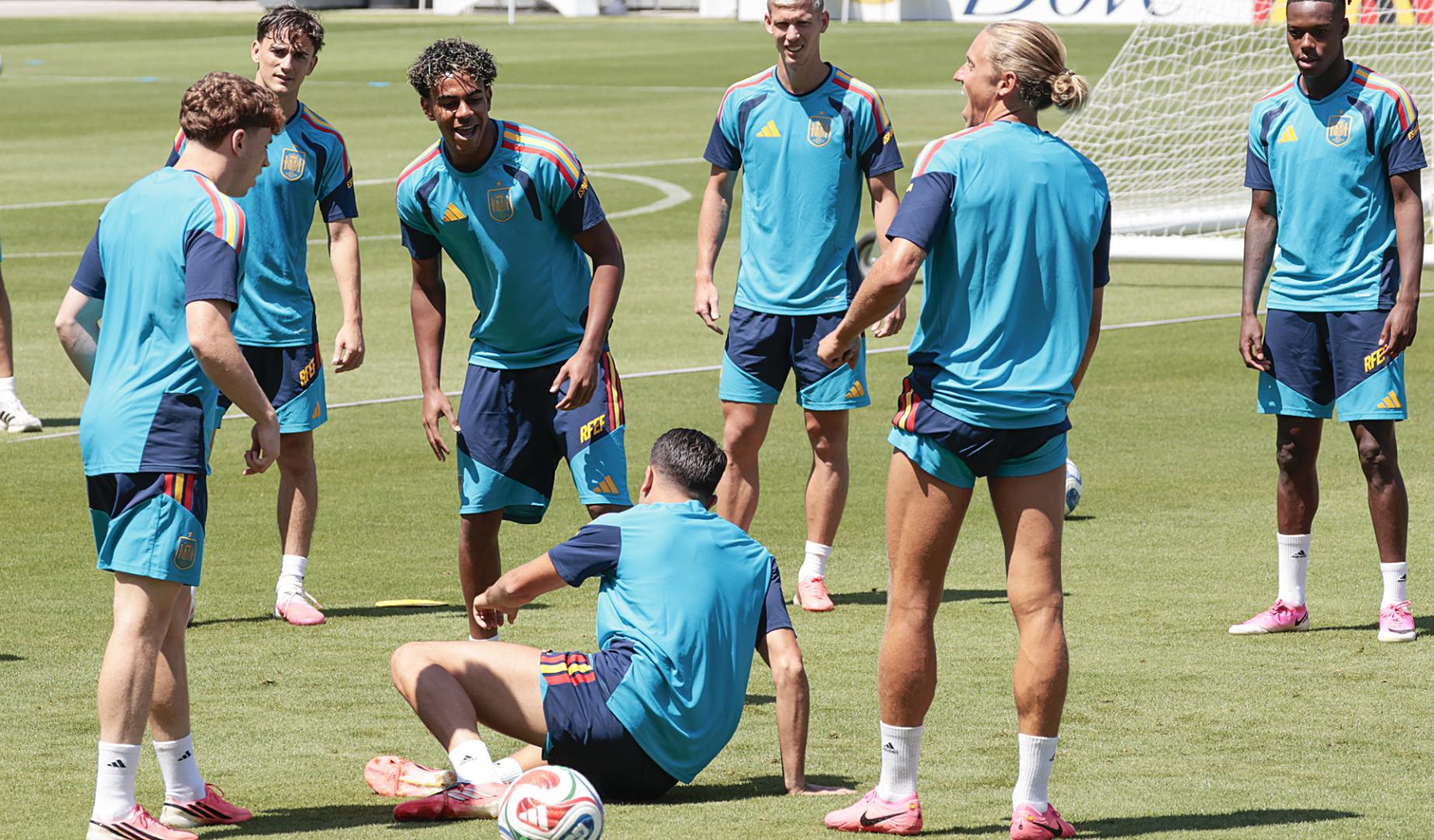 Ambiente distendido en el entrenamiento de España este jueves, 9 de julio