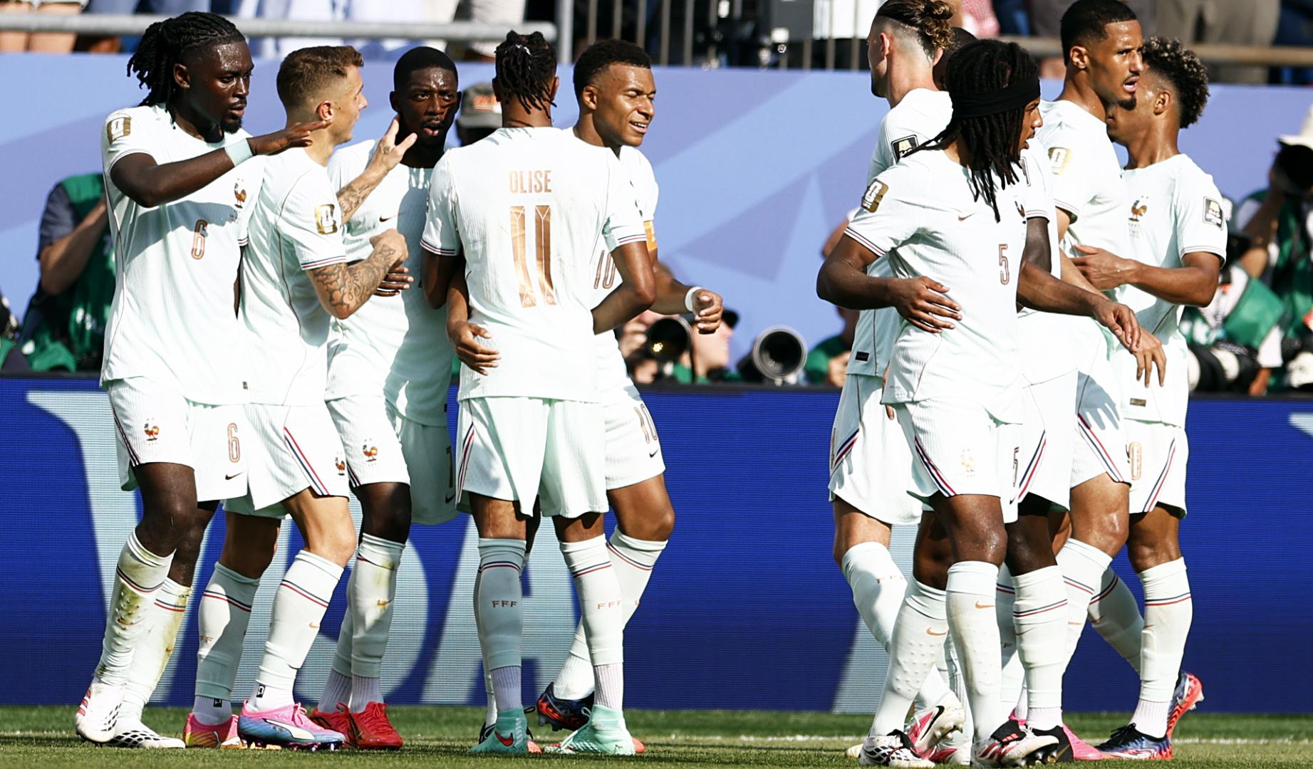 Los jugadores galos celebran el 1-0, obra de Mbappé