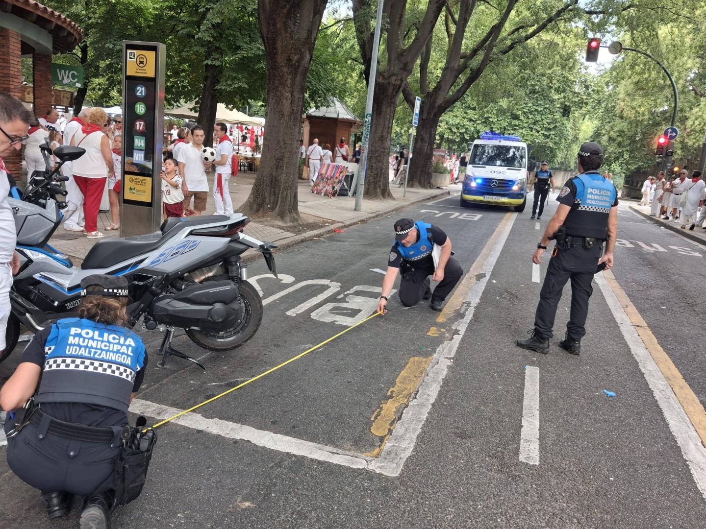 La Policía Municipal, en el lugar del atropello en San Lorenzo.