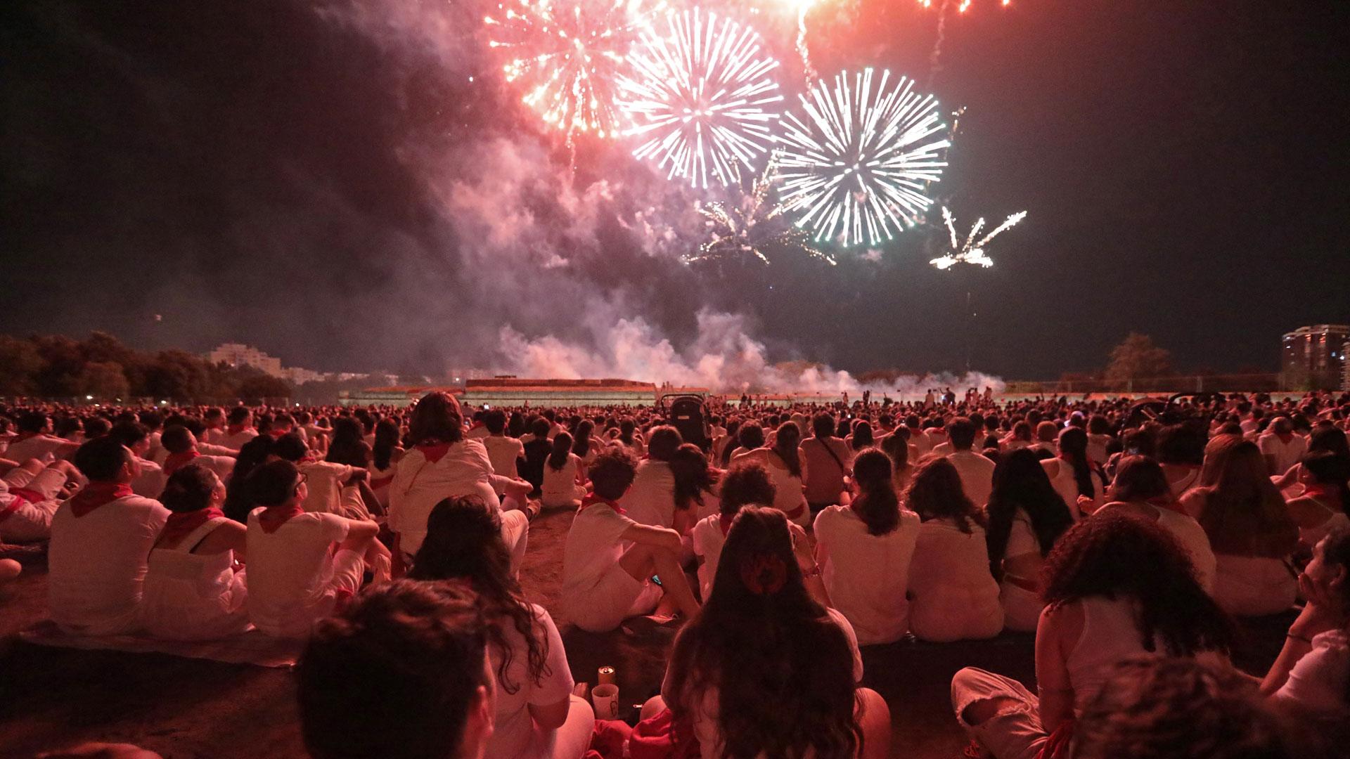 Fuegos artificiales de San Fermín desde la explanada de Yanguas y Miranda