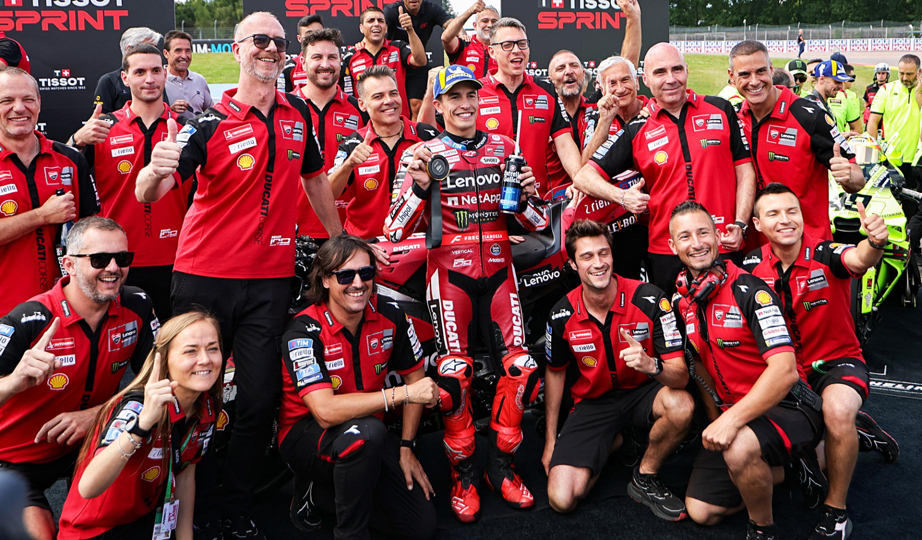 El box de Ducati celebra la victoria de Marc Márquez en la Sprint del GP de Alemania