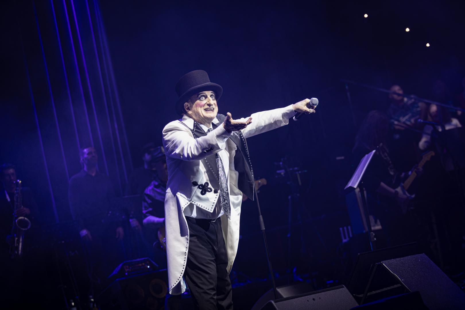 Javier Gurruchaga ha encabezado la Orquesta Mondragón durante su medio siglo de actividad
