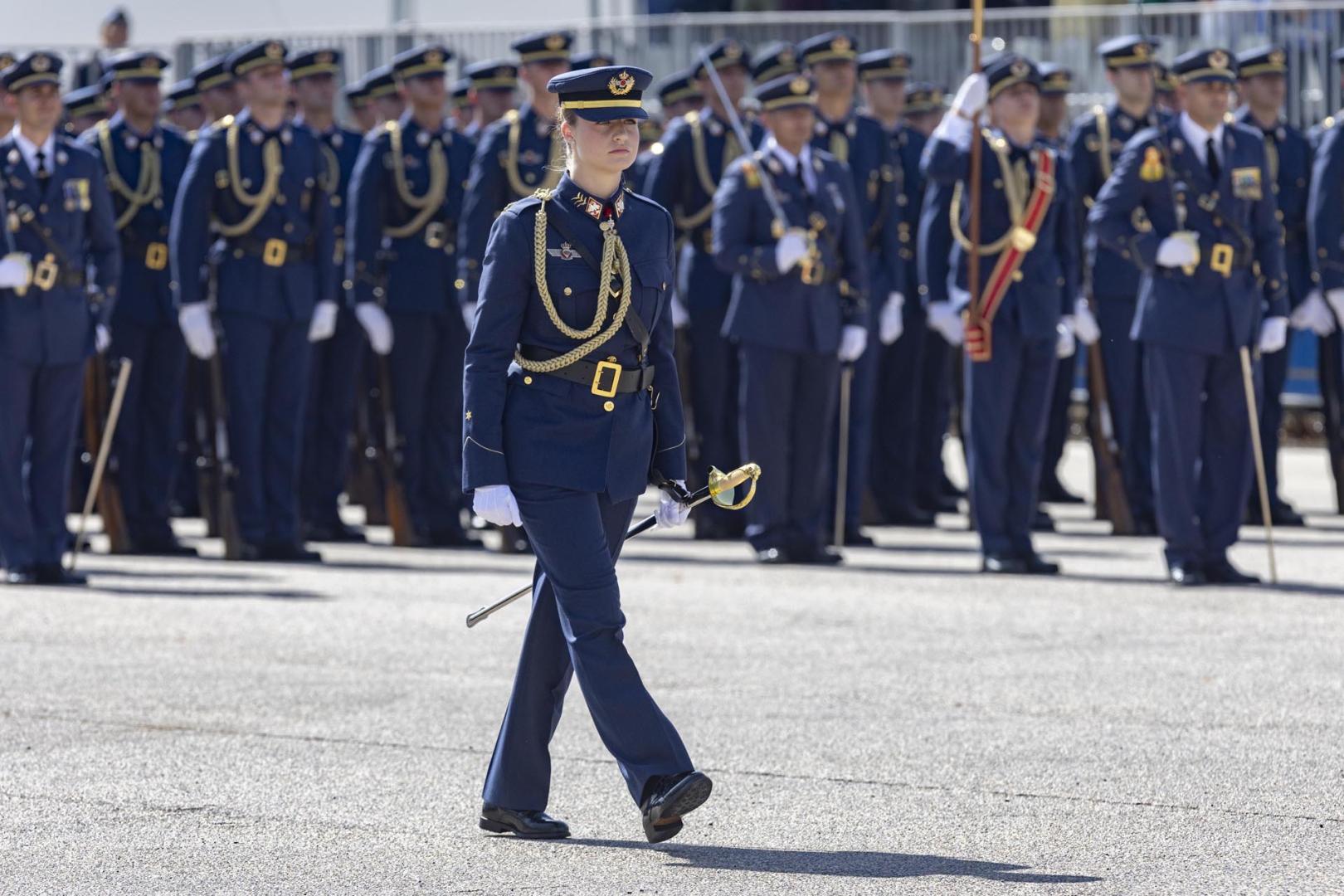 La princesa Leonor, durante el acto de entrega de los reales despachos de empleo de los tenientes de la Academia General del Aire y del Espacio en San Javier