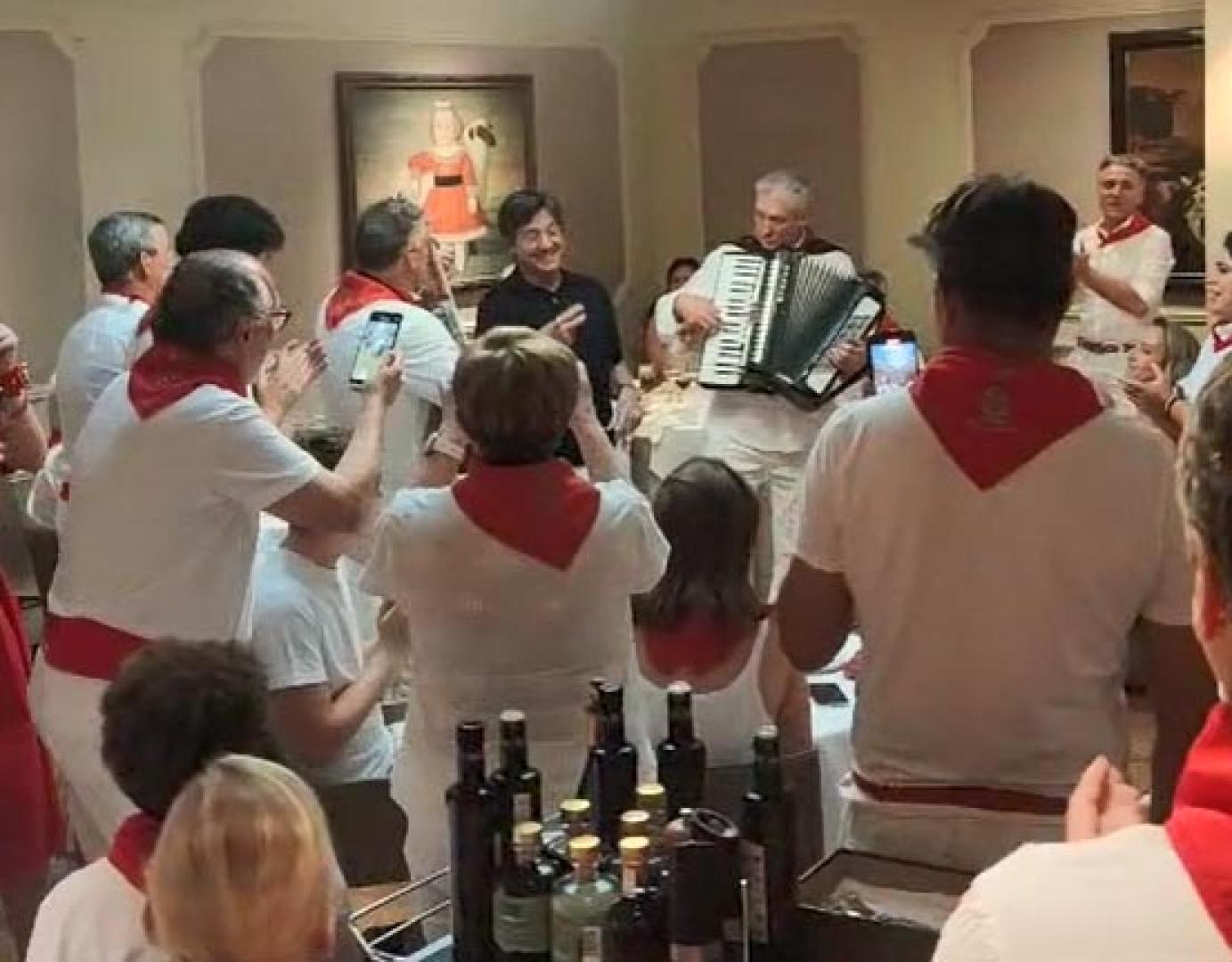 Las canciones de Los Payasos de la Tele sonaron, de forma improvisada, en el Restaurante Alhambra