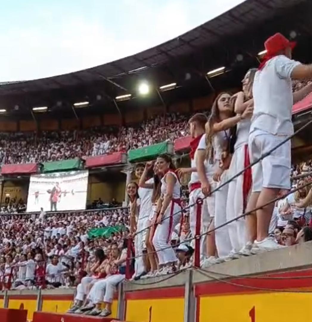 Rumbo Tijuana ameniza la espera en la plaza de toros