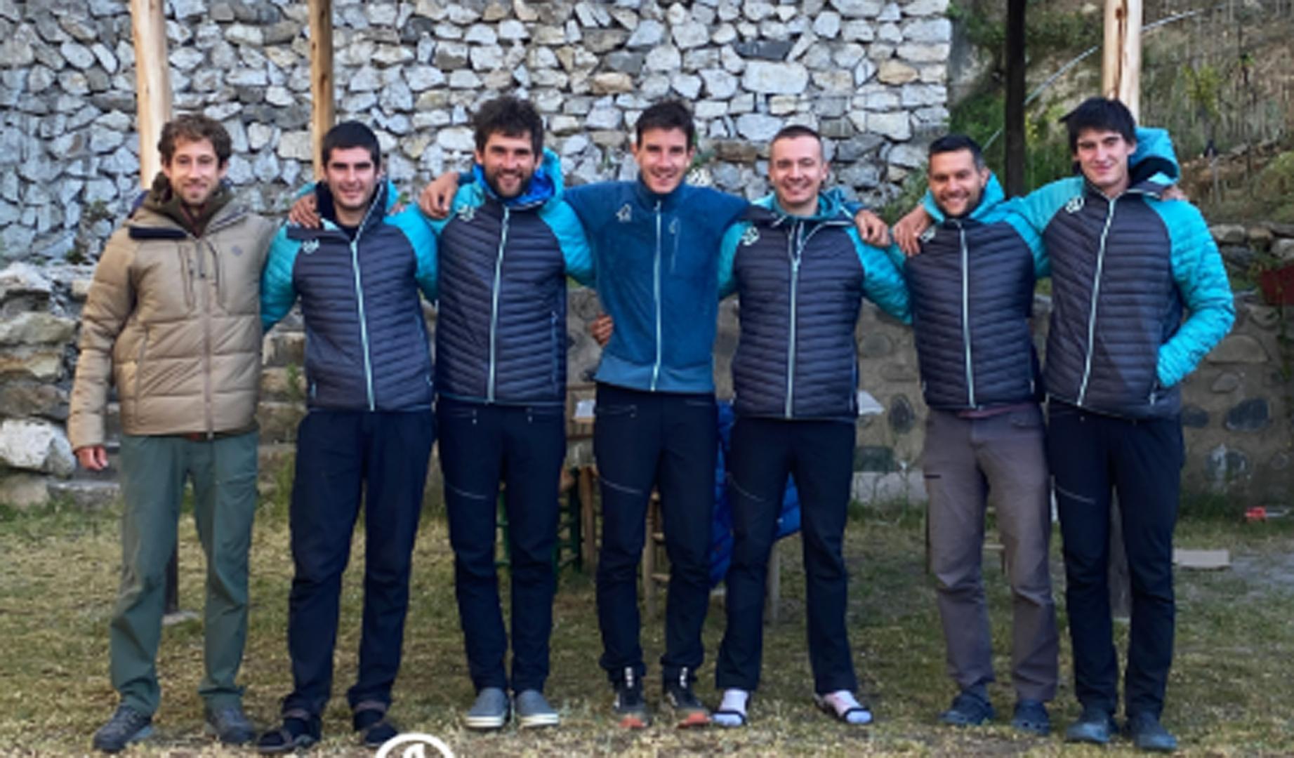Mikel Pérez, Joan Domingo, Miquel Alonso, Mario Benito, Guim Llort,Ibon Mendia e Iker Madoz a su llegada a Perú hace dos semanas para aclimatarse antes de comenzar la expedición en los Andes Peruanos