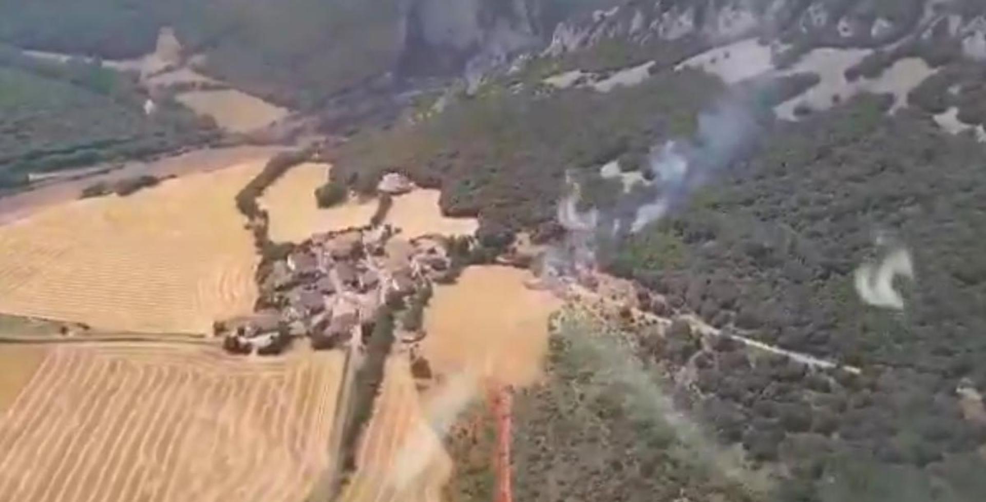 Imagen del incendio captada por el helicóptero