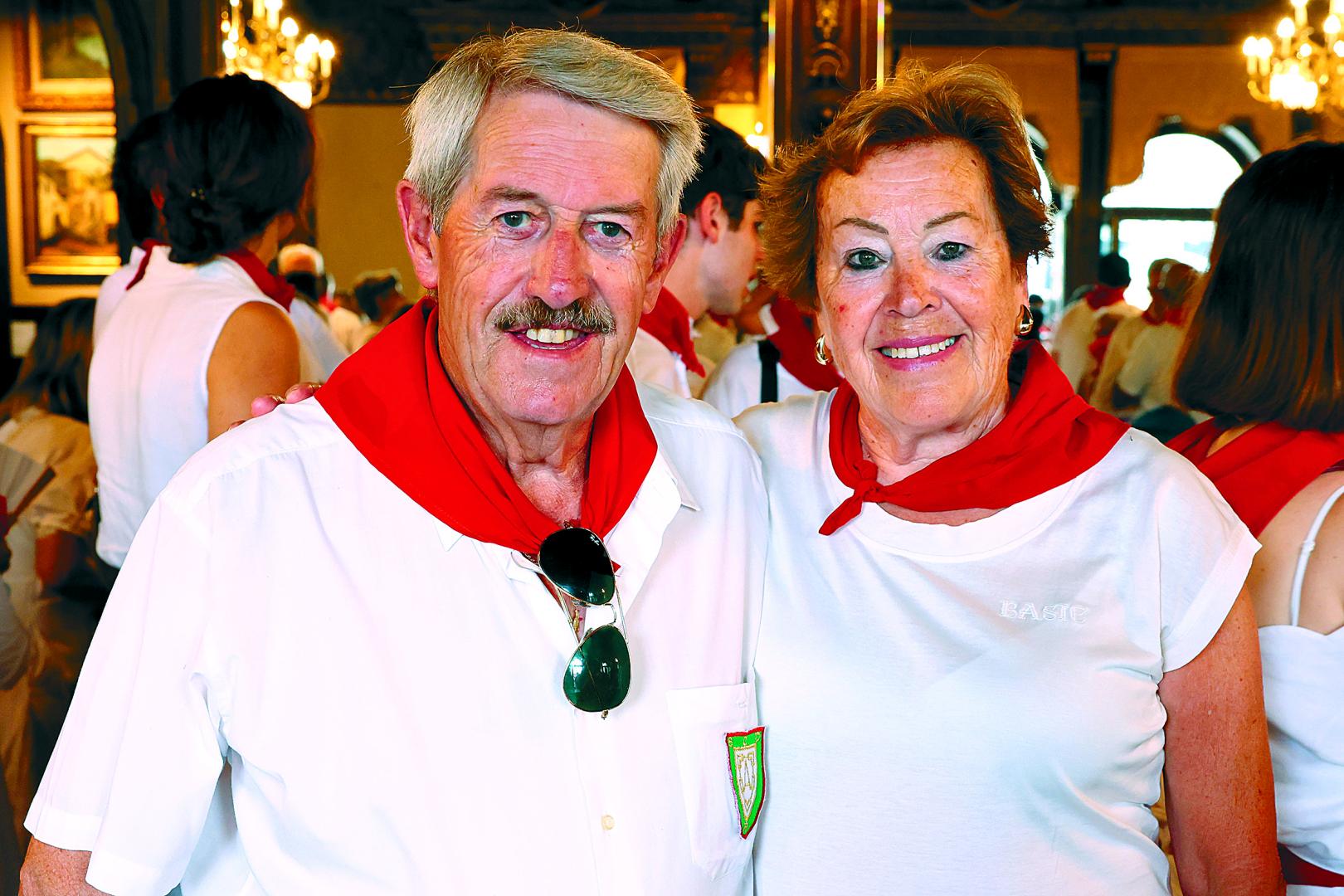Aurelio Martín y su esposa, María Jesús Pérez, en el baile de la Alpargata en las fiestas de San Fermín de Pamplona