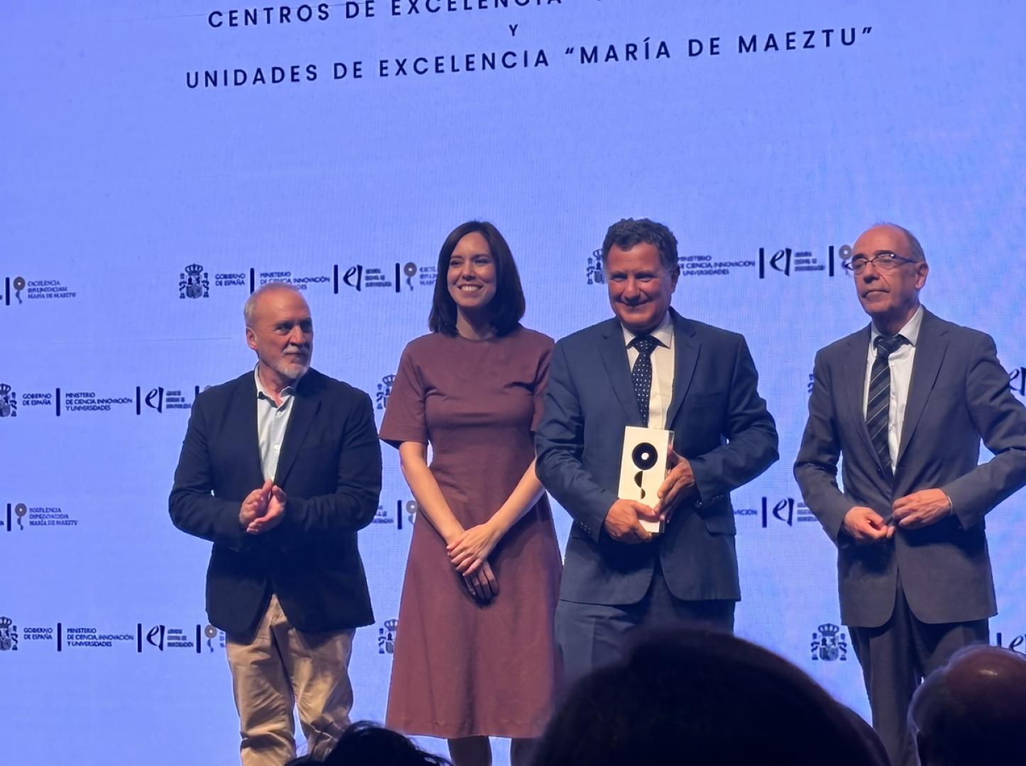 La ministra Diana Morant entrega al doctor Ignacio Melero la acreditación Severo Ochoa