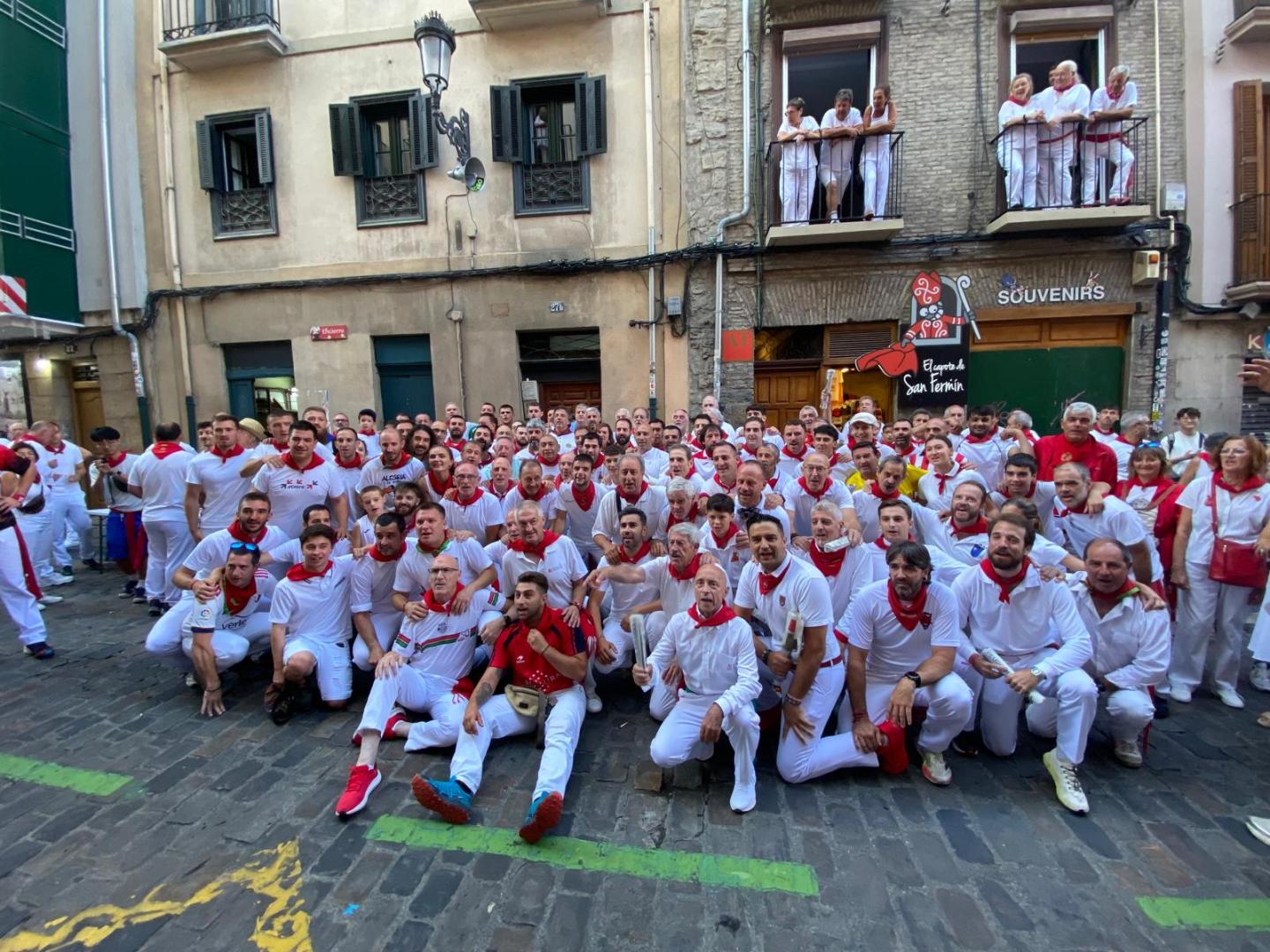 Despedida de los corredores de Santo Domingo esta mañana.