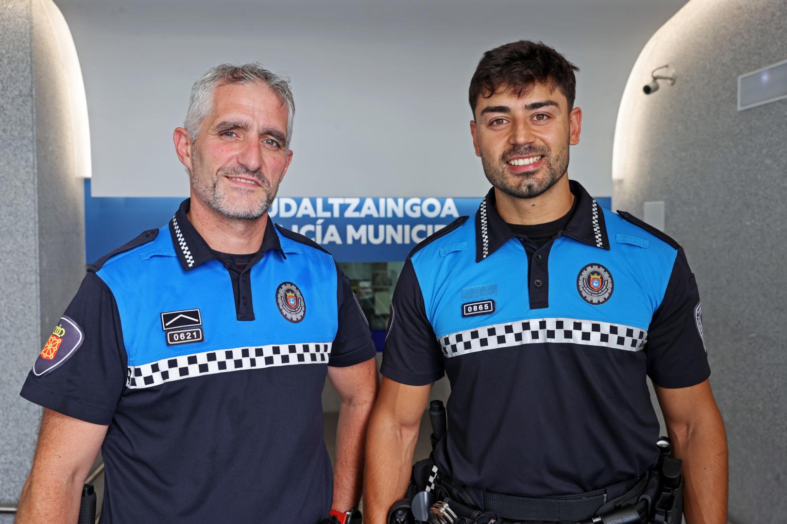 Juan y Ángel, los dos agentes que han atendido al corneado