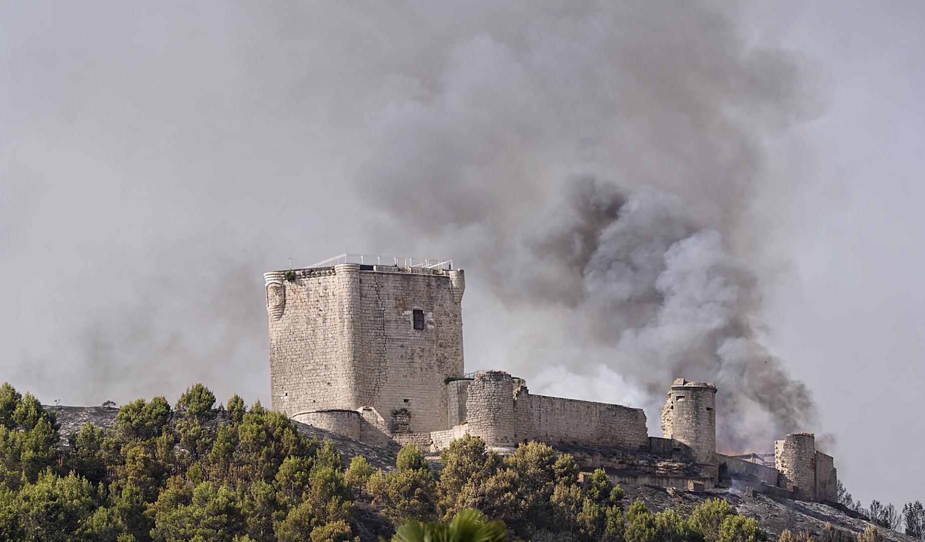 Incendio registrado en las proximidades del castillo de Íscar (Valladolid)