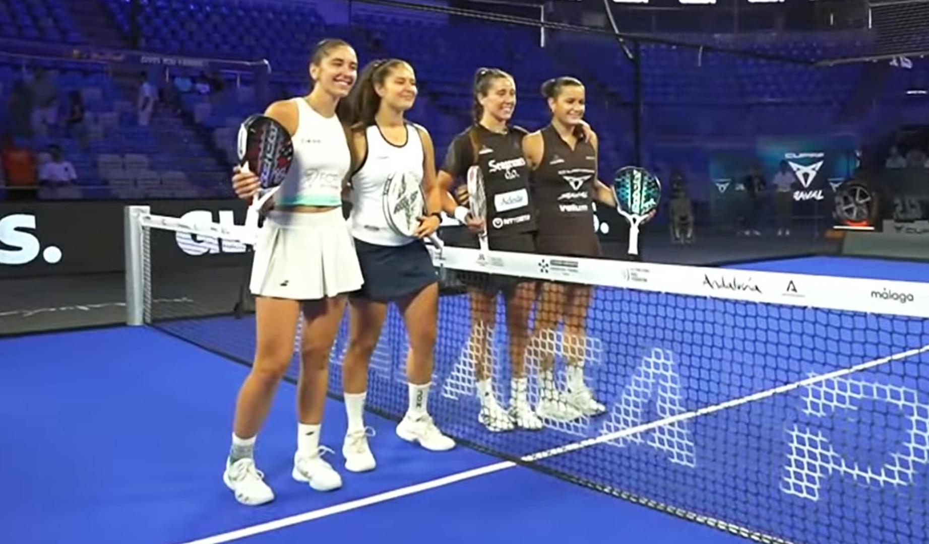Jana MOntes, Marta Barrera, Marta Ortega y Martina Calvo posan antes del inicio del partido