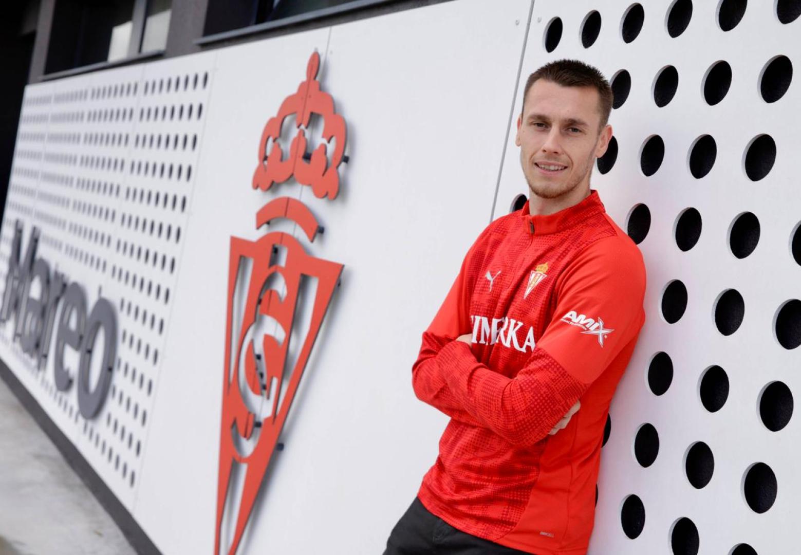 Jonathan Dubasin, en Mareo, la ciudad deportiva del Sporting.